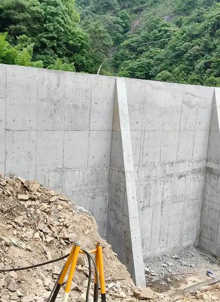 淮安洪泽县重力式挡土墙